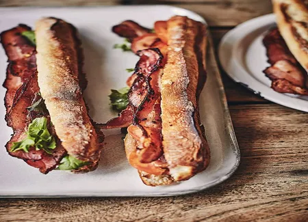 Sandwich bacon lettuce tomato (blt)