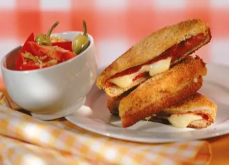 Sandwich chaud à la dinde et au fromage