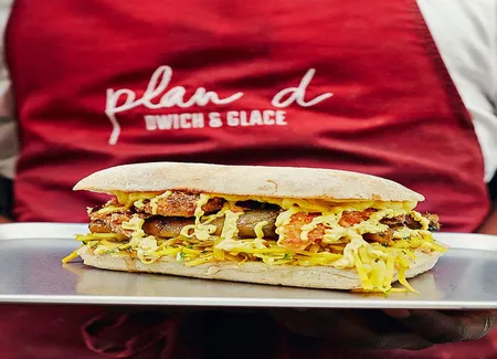Sandwich jaune au chou-fleur pané aux corn-flakes
