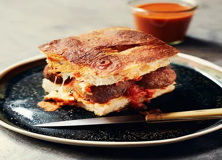 Sandwich méga méga aux boulettes et provolone