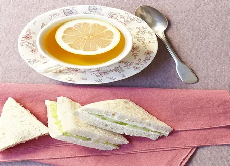 Sandwichs au concombre et cream cheese