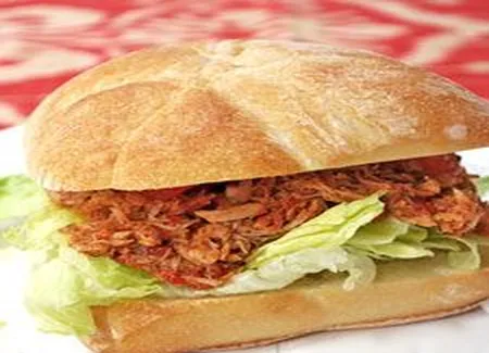 Sandwichs au porc braisé et pico de gallo