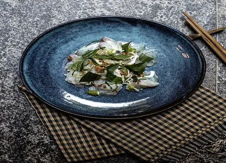 Sashimi de cobia, noix de coco fraîche, pamplemousse et piment vert