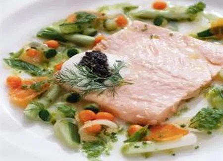 Saumon et légumes cuits à la vapeur
