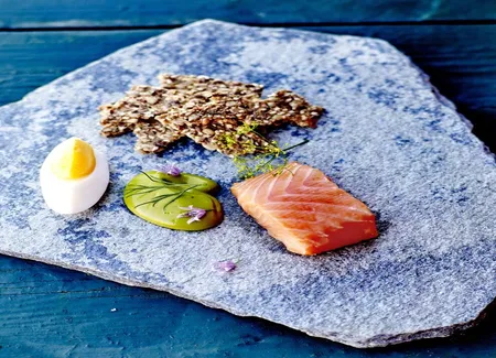 Saumon fumé maison, mayonnaise à l'aneth