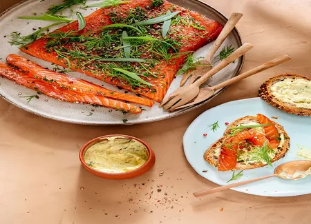 Saumon gravlax au café, sauce façon rémoulade