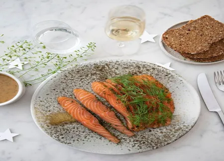 Saumon gravlax, sauce raevesauce