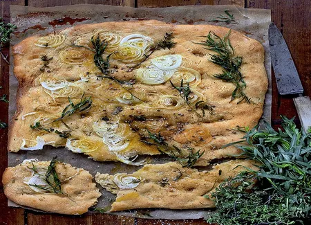 Schiacciata aux herbes du jardin