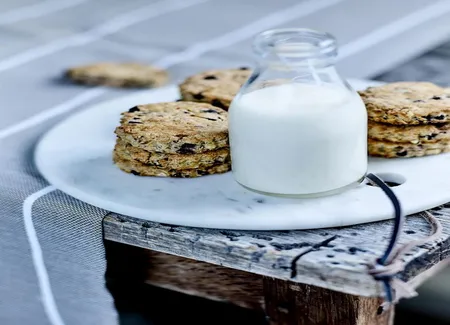 Scones myrtilles et noisettes, lait fermenté au citron