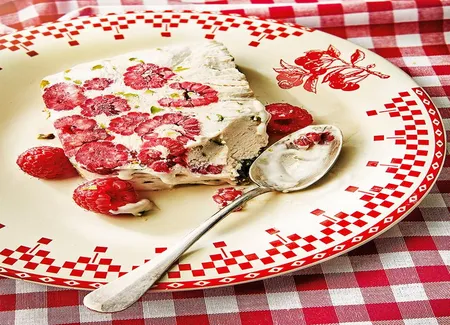 Semifreddo à la ricotta framboise-pistache