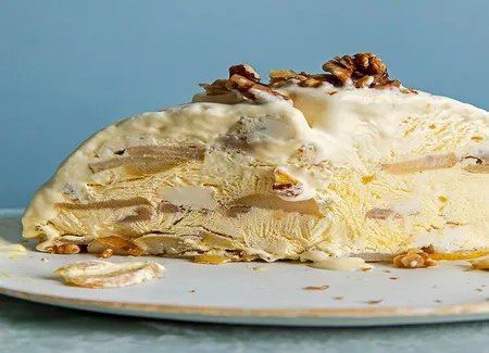 Semifreddo au gorgonzola aop, au miel, aux noix et à la poire