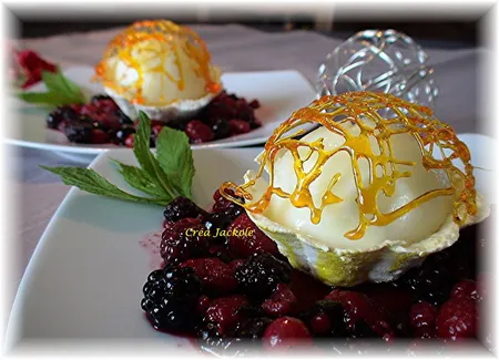 Sorbet citron, meringue, caramel et fruits rouges