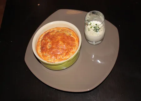 Soufflé au canard et pommes, chantilly au camembert