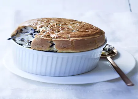 Soufflés aux trompettes-de-la-mort et beaufort