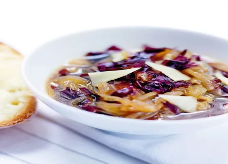 Soupe à l'oignon parfumée aux algues dulse, croûtons au vieux comté