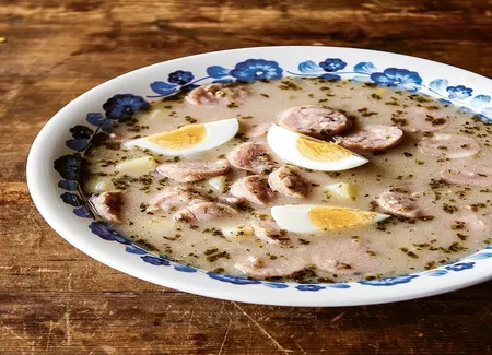 Soupe à la marjolaine et à la saucisse