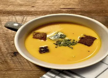 Soupe au potiron et au bleu de savoie