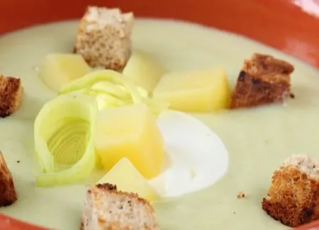 Soupe aux pommes de terre et aux poireaux