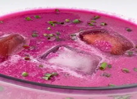 Soupe de betterave glacée