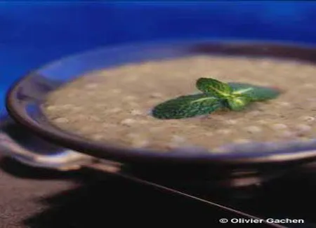 Soupe de petites pâtes à la menthe