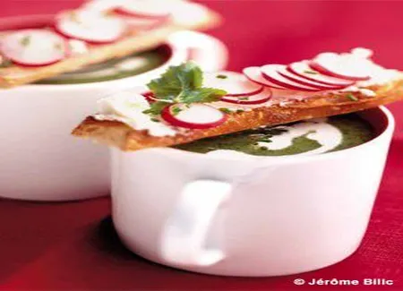 Soupe de radis et tartines de carré frais