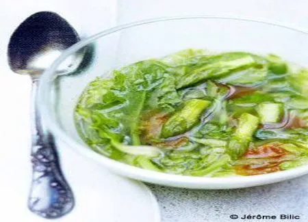 Soupe fraîche aux asperges