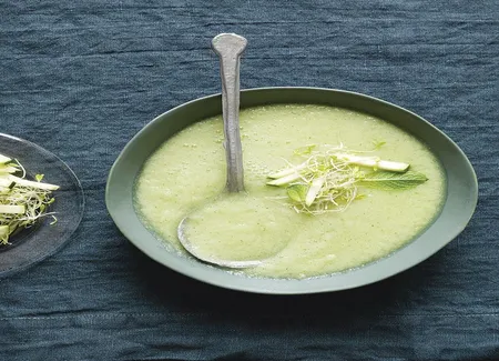 Soupe froide originale concombre, pommes et wasabi
