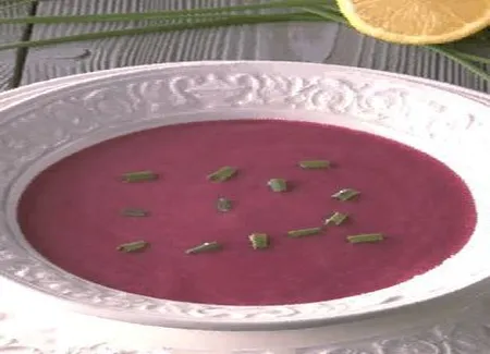 Soupe glacée à la betterave