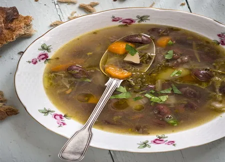 Soupe paysanne aux haricots et jambon de bayonne