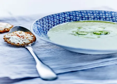 Soupe printanière et tartines au chèvre