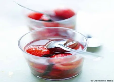 Soupe tomates-fraises, sirop de vanille-citron vert