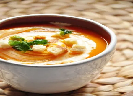 Soupe vitaminée à la carotte, courge et orange