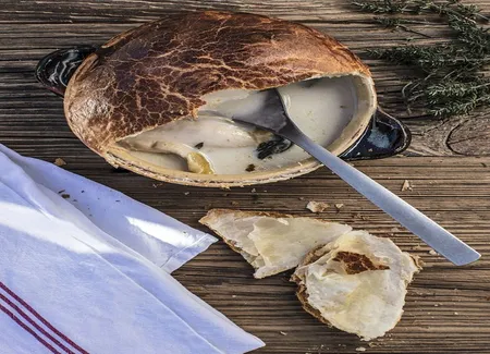 Soupière de volaille, carottes et pousses d'épinards