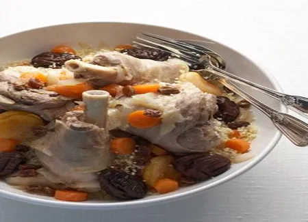 Souris d'agneau, semoule et fruits secs