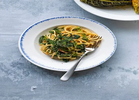 Spaghetti à l'ail et chou frit