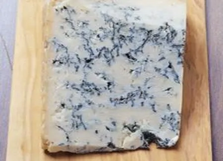 Spaghettinis à la vodka, aux noix et au gorgonzola