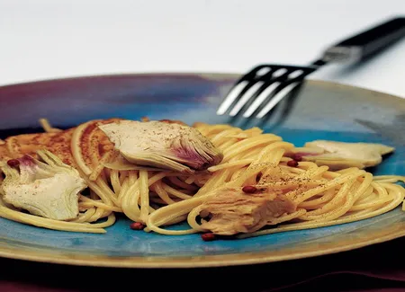 Spaghettis au thon et aux artichauts confits