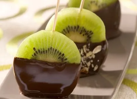 Sucettes de kiwi de l'adour au chocolat