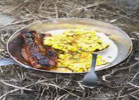 Travers de porc caramélisés et galettes de maïs