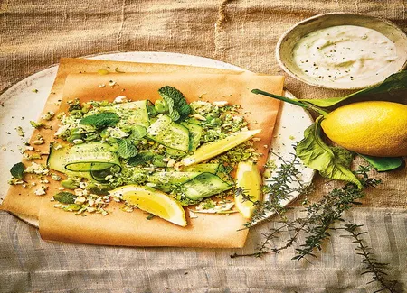Taboulé aux fèves, chou-fleur, brocoli et concombre à la menthe