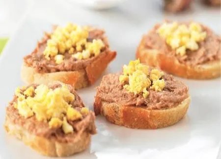 Tapenade d'olives vertes aux anchois et au thon