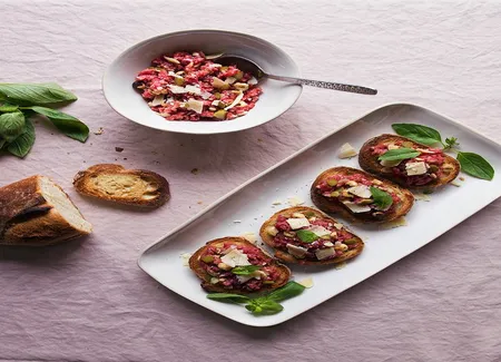 Tartare boeuf, noisettes et parmesan