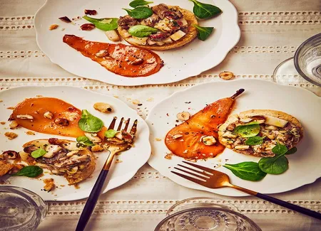 Tartare d'huîtres, sablé à la noisette et poire caramélisée