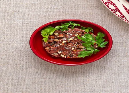 Tartare de magret, noisettes et herbes