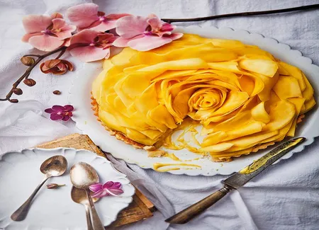 Tarte à l'amande et aux fruits de la passion, fleur de mangue