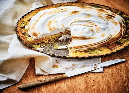 Tarte à la rhubarbe meringuée