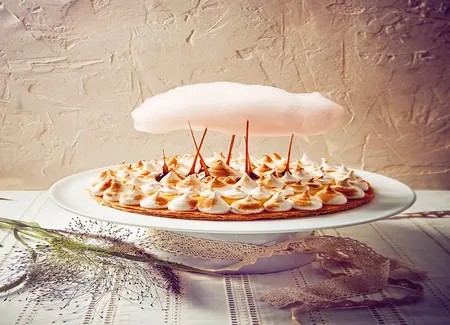 Tarte au citron meringuée, nuage de barbe à papa