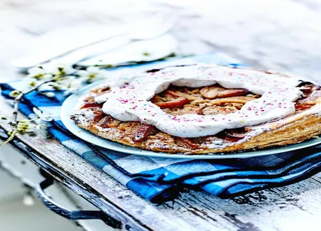 Tarte aux pêches et crème d'amande citronnée