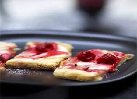 Tarte aux poires et aux framboises