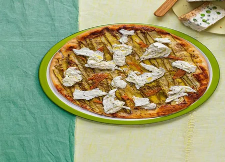 Tarte fine asperges, mozzarella et poutargue